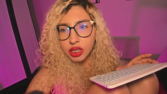 itsroxyrose  online show from 11.20.25