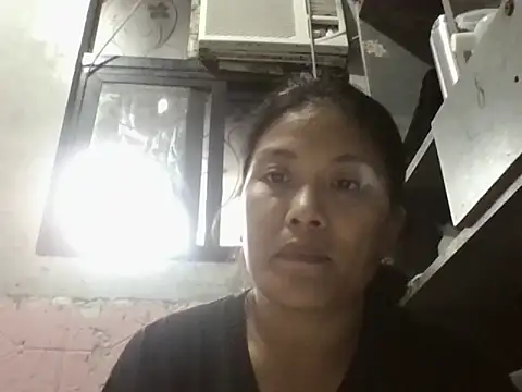 Snapshot of Uniquebeauty32 chatting on 11.03.25 Uniquebeauty32 online show from 11.03.25