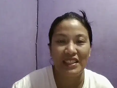 Snapshot of Uniquebeauty32 chatting on 11.04.25 Uniquebeauty32 online show from 11.04.25