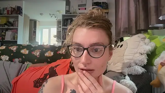 Snapshot of harleyblair chatting on 06.07.26 harleyblair online show from 06.07.26