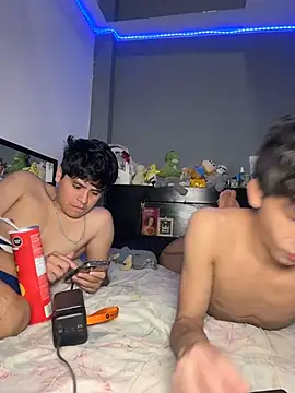 Snapshot of Kailertwink chatting on 07.20.26 Kailertwink online show from 07.20.26