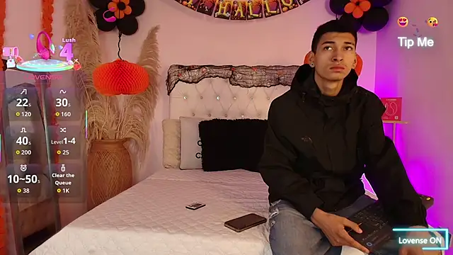 Snapshot of AmelieAndAce chatting on 11.01.25 AmelieAndAce online show from 11.01.25