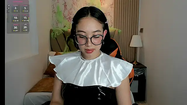 Snapshot of Yuna__Min chatting on 10.24.25 Yuna  Min online show from 10.24.25