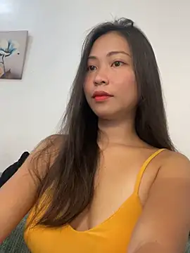 Snapshot of EmmaSean chatting on 05.18.26 EmmaSean online show from 05.18.26
