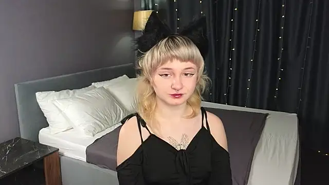 Snapshot of Tori_Cutie chatting on 11.27.25 Tori Cutie online show from 11.27.25