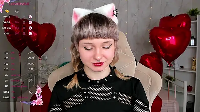 Snapshot of Tori_Cutie chatting on 02.13.26 Tori Cutie online show from 02.13.26