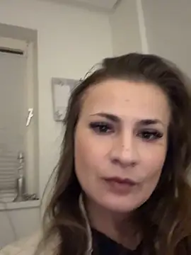 IsabellaEtha online show from 11.25.25