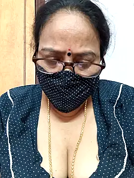 Snapshot of heera-rani chatting on 09.28.25 heera-rani online show from 09.28.25