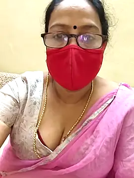Snapshot of heera-rani chatting on 10.15.25 heera-rani online show from 10.15.25