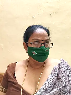 Snapshot of heera-rani chatting on 10.17.25 heera-rani online show from 10.17.25