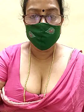 Snapshot of heera-rani chatting on 10.18.25 heera-rani online show from 10.18.25