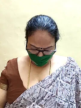 Snapshot of heera-rani chatting on 10.19.25 heera-rani online show from 10.19.25