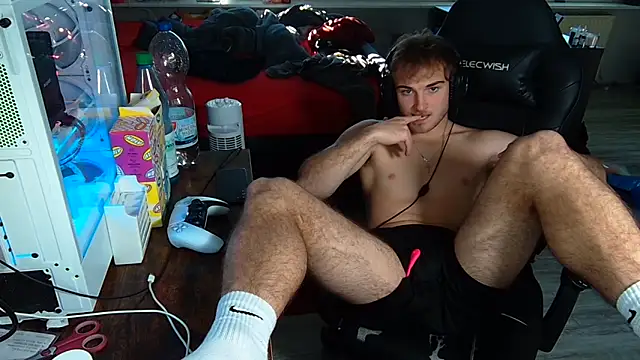 Snapshot of Rudi2007Eye chatting on 09.29.25 Rudi2007Eye online show from 09.29.25