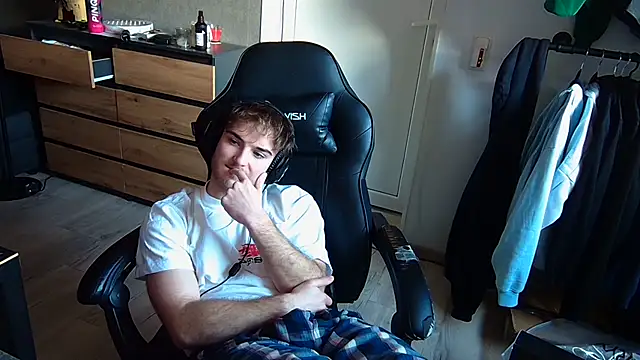 Snapshot of Rudi2007Eye chatting on 02.20.26 Rudi2007Eye online show from 02.20.26