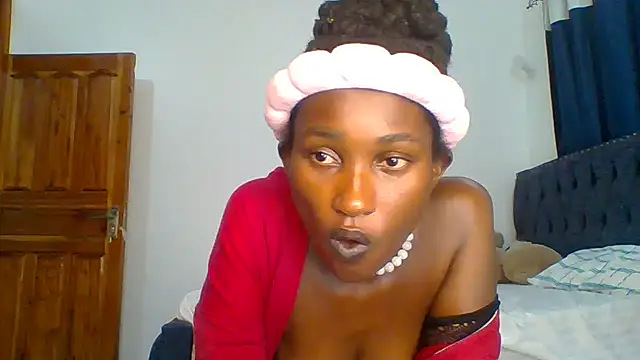 Snapshot of seductive_leex chatting on 09.18.25 seductive leex online show from 09.18.25