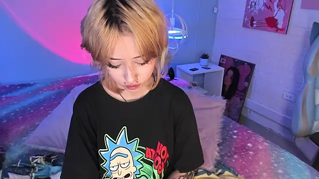 Hannahpage online show from 10.04.25