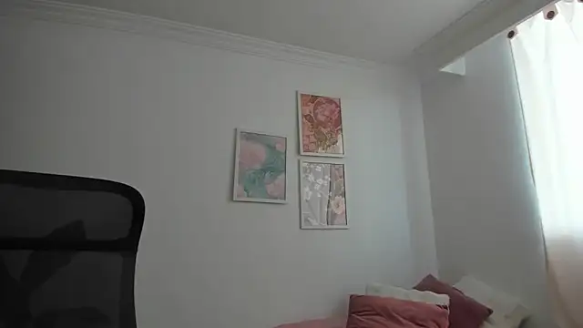 Snapshot of canelleGarces chatting on 06.01.26 canelleGarces online show from 06.01.26