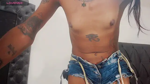 Snapshot of deborahotts chatting on 12.05.25 deborahotts online show from 12.05.25