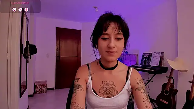 Snapshot of atenea_dragon__ chatting on 06.17.26 atenea dragon online show from 06.17.26
