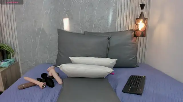 Lucia Guzman1 online show from 11.07.25