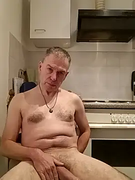 Snapshot of mario7767 chatting on 10.04.25 mario7767 online show from 10.04.25