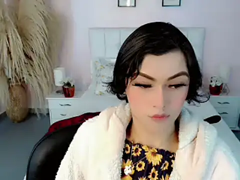 nathalialoes1 online show from 10.14.25