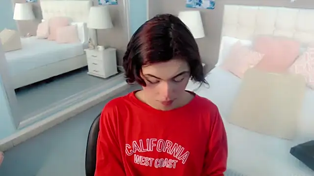 nathalialoes1 online show from 11.15.25