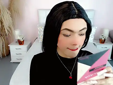 nathalialoes1 online show from 11.18.25