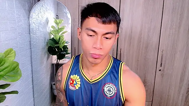 Snapshot of PinooyMilker chatting on 10.14.25 PinooyMilker online show from 10.14.25