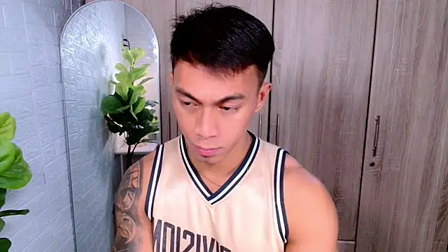 Snapshot of PinooyMilker chatting on 10.27.25 PinooyMilker online show from 10.27.25