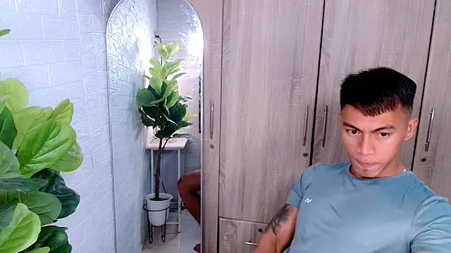 Snapshot of PinooyMilker chatting on 10.29.25 PinooyMilker online show from 10.29.25