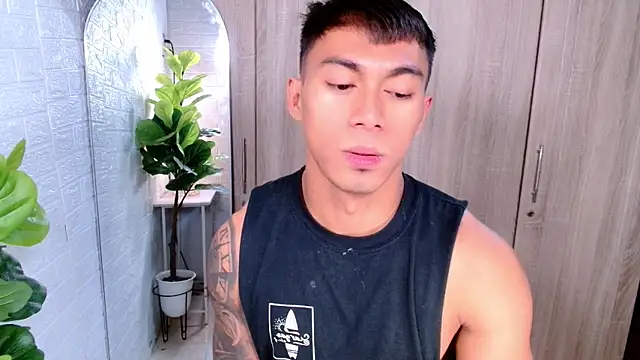 Snapshot of PinooyMilker chatting on 11.05.25 PinooyMilker online show from 11.05.25