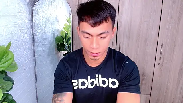 Snapshot of PinooyMilker chatting on 11.15.25 PinooyMilker online show from 11.15.25