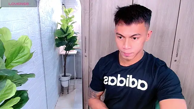 Snapshot of PinooyMilker chatting on 12.02.25 PinooyMilker online show from 12.02.25