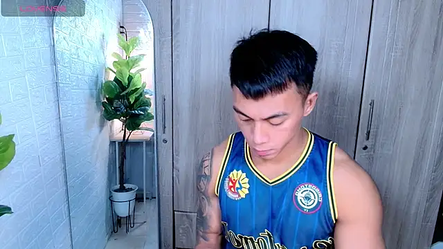 Snapshot of PinooyMilker chatting on 12.15.25 PinooyMilker online show from 12.15.25