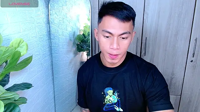 Snapshot of PinooyMilker chatting on 12.21.25 PinooyMilker online show from 12.21.25