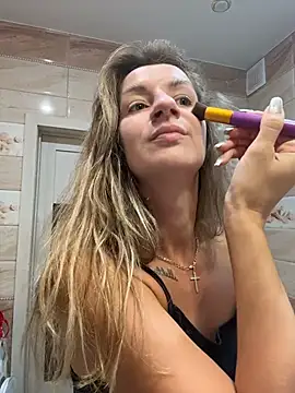 Snapshot of EvvaMur chatting on 01.16.26 EvvaMur online show from 01.16.26