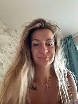 Snapshot of EvvaMur chatting on 02.25.26 EvvaMur online show from 02.25.26