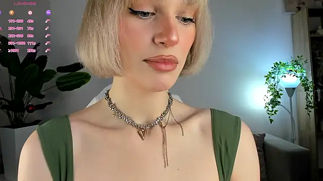 Snapshot of Ice_Strawberry chatting on 01.18.26 Ice Strawberry online show from 01.18.26