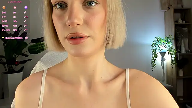 Snapshot of Ice_Strawberry chatting on 01.19.26 Ice Strawberry online show from 01.19.26