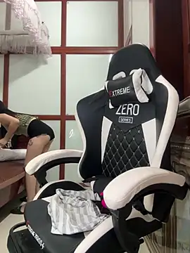 Hanh Luxii online show from 09.22.25