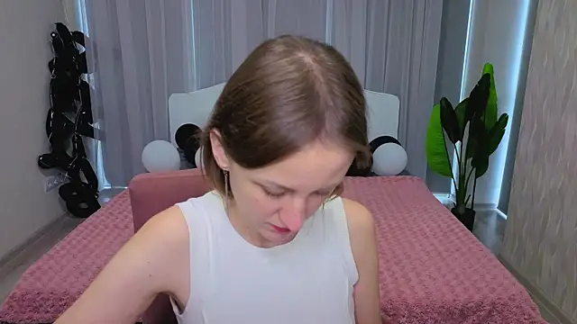 LuluChiiii online show from 11.08.25