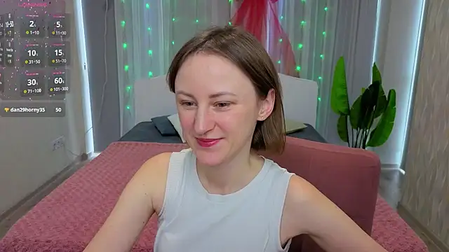 LuluChiiii online show from 12.17.25