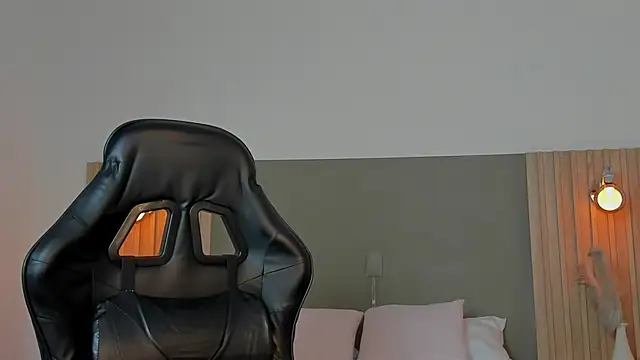 luccia smith online show from 02.15.26