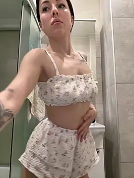 SakuraSara online show from 10.13.25