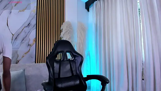 Snapshot of JulienSaint chatting on 04.30.26 JulienSaint online show from 04.30.26