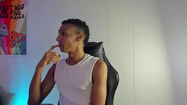 Snapshot of JulienSaint chatting on 05.16.26 JulienSaint online show from 05.16.26