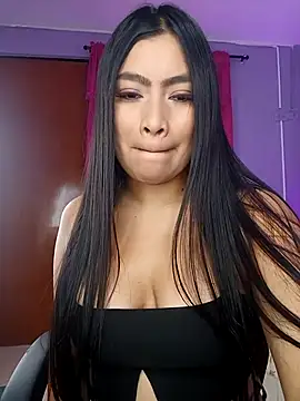 LunaaRosse online show from 10.25.25