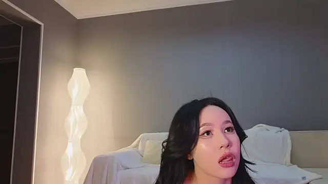 lunajii online show from 12.14.25