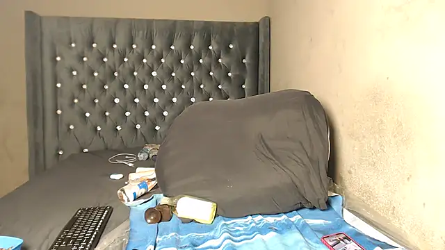 Kikie23 online show from 10.13.25